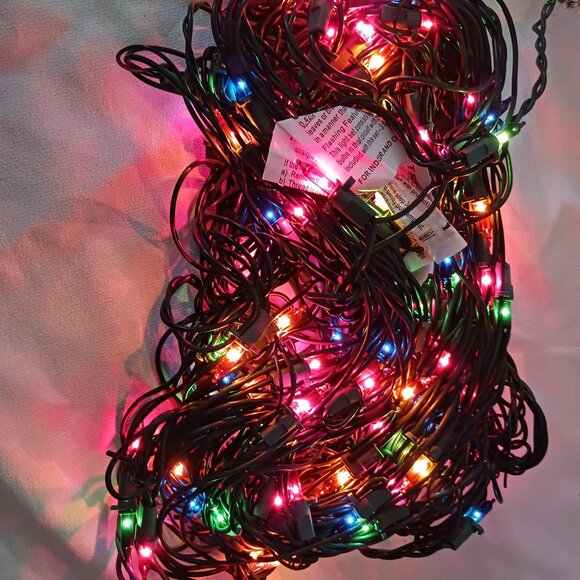 New in Opened Box Multi-Color Net Light with 150 Bulbs - Picture 9 of 10